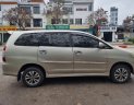 Toyota Innova 2012 - Cần bán lại xe Toyota Innova 2.0E sản xuất năm 2012, màu vàng 