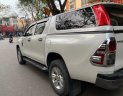 Toyota Hilux 2018 - Cần bán lại xe Toyota Hilux 2.4E năm 2018, màu trắng, xe nhập số tự động