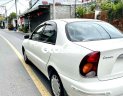 Daewoo Lanos 2003 - Cần bán Daewoo Lanos sản xuất năm 2003, màu trắng còn mới, giá tốt