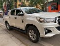 Toyota Hilux 2018 - Cần bán lại xe Toyota Hilux 2.4E năm 2018, màu trắng, xe nhập số tự động