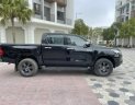 Toyota Hilux 2021 - Cần bán xe Toyota Hilux 2.5E MT 2021, màu đen, giá 735tr