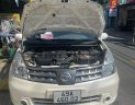 Nissan Livina 2011 - Màu trắng số sàn