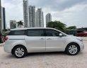 Kia Sedona 2016 - Xe màu bạc, còn rất mới và đẹp