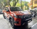 Toyota Hilux 2021 - Xe màu cam