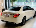 Mercedes-Benz 2022 - Xe màu trắng
