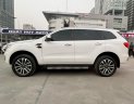 Ford Everest 2019 - Xe màu trắng