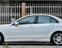 Mercedes-Benz C300 2010 - Xe màu trắng 