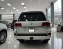 Toyota Land Cruiser VX 2016 - Toyota Landcruiser VX 4.6V8 sản xuất năm 2016 màu trắng nội thất kem. Xe đăng ký biển Hà Nội một chủ từ đầu