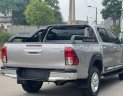 Toyota Hilux 2015 - Màu bạc, xe nhập