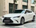 Lexus ES 250 2022 - Siêu lướt 2000km, giá rẻ hơn xe mới 300tr bao check hãng