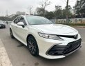 Toyota Camry 2022 - Màu trắng Ngọc Trinh, nhập khẩu, giá cực yêu chỉ 1 tỷ 165tr