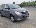 Toyota Innova 2010 - Xe màu xám