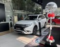 Mitsubishi Outlander 2023 - Hỗ trợ thuế trước bạ 50 % và nhiều quà tặng giá trị