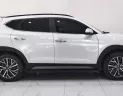 Hyundai Tucson 2.0 đặc biệt ATH 2020 - Cần bán Hyundai Tucson 2.0 đặc biệt ATH năm 2020, màu trắng, xe gia đình chạy chuẩn km
