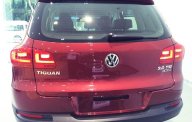Volkswagen Tiguan 2016 - Dòng SUV nhập Đức Volkswagen Tiguan 2.0l đời 2016, màu đỏ mận. Tặng 100% thuế trước bạ+ BH 2 chiều+3 năm bảo dưỡng  giá 1 tỷ 646 tr tại Đồng Nai