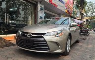 Toyota Camry LE 2016 - Bán xe Toyota Camry LE đời 2016, màu vàng, nhập khẩu nguyên chiếc, mới 100% giá 1 tỷ 550 tr tại Hà Nội