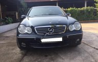 Mercedes-Benz C class C180K 2004 - Cần bán lại xe Mercedes C180K sản xuất 2004, màu đen giá cạnh tranh giá 240 triệu tại Tp.HCM