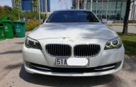 BMW 5 Series  528i  2010 - Cần bán BMW 5 Series 528i sản xuất năm 2010, màu trắng, xe còn mới tinh giá 880 triệu tại Tp.HCM