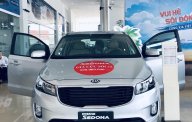 Kia Sedona 2015 - Cần bán xe Kia Sedona sản xuất 2015, màu bạc, giá giảm sốc cực sốc giá 900 triệu tại Quảng Ninh