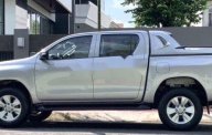 Toyota Hilux MT 2016 - Cần bán lại xe Toyota Hilux MT sản xuất năm 2016, màu bạc còn mới, giá tốt giá 549 triệu tại Tp.HCM