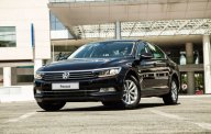 Volkswagen Passat 2018 - Cần bán Volkswagen Passat năm sản xuất 2018, màu đen, nhập khẩu giá 1 tỷ 380 tr tại Quảng Ninh