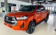 Toyota Hilux 2.4 4x2 AT 2021 - Toyota Hilux 2.4 AT 4X2 màu đỏ cam giao ngay tháng 11 giá 674 triệu tại Tiền Giang