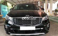 Cần bán xe Kia Sedona AT 2018, màu đen chính chủ giá 896 triệu tại Tp.HCM