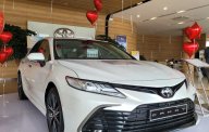 Toyota Camry 2021 - Bán Toyota Camry 2.0G năm 2021 ưu đãi lớn T12, sẵn xe giao ngay, trang bị nhiều tính năng hiện đại giá 1 tỷ 50 tr tại Sơn La