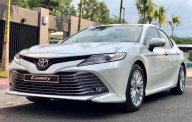 Cần bán xe Toyota Camry 2.5Q 2022, màu trắng, nhập khẩu nguyên chiếc giá 1 tỷ 349 tr tại Tp.HCM