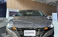 Hyundai Elantra 2022 - Anh em đi xe này gái auto đổ giá 599 triệu tại Hòa Bình