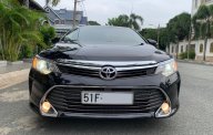 Toyota Camry 2.0E 2018 - Chính chủ cần bán xe Toyota Camry model 2016 , màu đen nội thất kem giá 639 triệu tại Tp.HCM