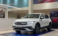 Volkswagen Tiguan Facelife 2022 - Bán xe Volkswagen Tiguan Facelife sản xuất 2022, màu trắng, nhập khẩu nguyên chiếc giá 1 tỷ 699 tr tại Hà Nội