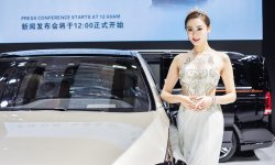 Ngắm người đẹp và xe tại triển lãm ô tô Thượng Hải 2019