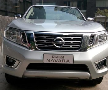 Nissan Navara E 2015 - Cần bán Nissan Navara E năm 2015, màu bạc, xe nhập, 585 triệu