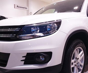 Volkswagen Tiguan   2015 - Bán xe Volkswagen Tiguan 2015 đời 2015, màu trắng. Xe Đức nhập khẩu khuyến mãi 50% phí trước bạ