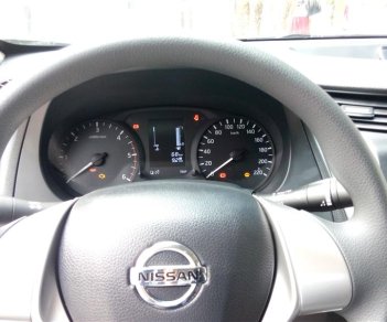 Nissan Navara E 2015 - Cần bán Nissan Navara E năm 2015, màu bạc, xe nhập, 585 triệu