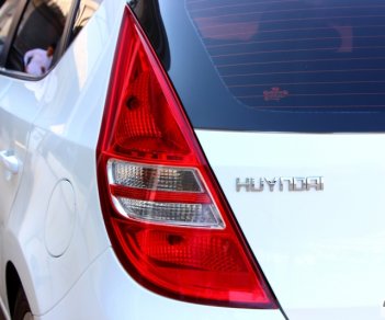 Hyundai i30 1.6AT 2009 - Cần bán xe Hyundai i30 1.6AT đời 2009, màu trắng, nhập khẩu chính hãng, số tự động, 452tr
