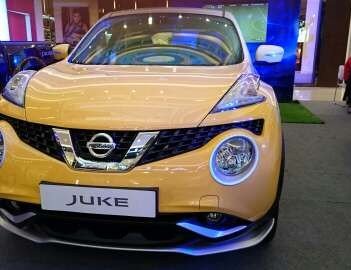 Nissan Juke 2015 - Bán xe Nissan Juke đời 2015, màu vàng, nhập khẩu