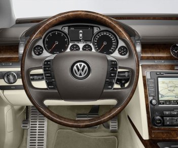 Volkswagen Phaeton 2016 - Cần bán xe Volkswagen Phaeton đời 2016, màu đen, nhập khẩu chính hãng