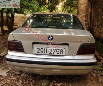 BMW 3 Series 320i 1996 - Gia đình cần bán ô tô BMW 3 Series 320i đời 1996, màu bạc, xe nhập, 135 triệu