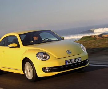 Volkswagen Beetle   2016 - Cần bán Volkswagen Beetle 2016 đời 2016, màu nâu, xe nhập