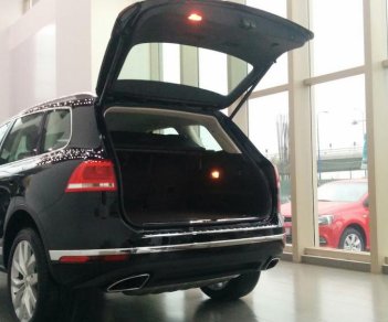 Volkswagen Touareg 2016 - Bán xe nhập Đức Volkswagen Touareg 3.6l v6 sản xuất 2016, màu đen. Dòng xe số 1