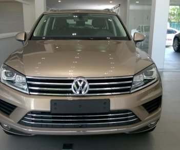 Volkswagen Touareg GP 2016 - Dòng SUV nhập Đức Volkswagen Touareg GP đời 2016, màu vàng cát. Tặng 100% thuế trước bạ - Ưu đãi lên đến 100tr