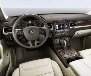 Volkswagen Touareg GP 2016 - Volkswagen Touareg 3.6L GP đời 2016, màu xanh dương tặng 289 triệu, dòng SUV nhập Đức. LH 0902608293