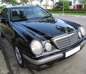 Mercedes-Benz E class W201 2002 - Cần bán gấp Mercedes W201 đời 2002, màu đen, giá tốt