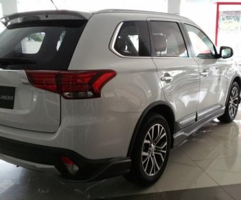 Mitsubishi Stavic 2017 - Bán xe Outlander tại Đà Nẵng, giao xe ngay, xe đủ màu, thủ tục nhanh chóng, hỗ trợ vay. LH Quang: 0905596067