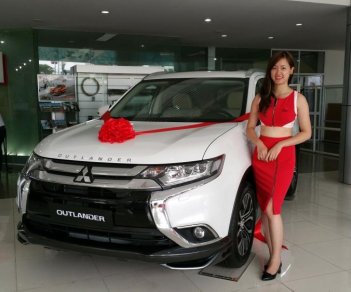 Mitsubishi Stavic 2017 - Bán xe Outlander tại Đà Nẵng, giao xe ngay, xe đủ màu, thủ tục nhanh chóng, hỗ trợ vay. LH Quang: 0905596067