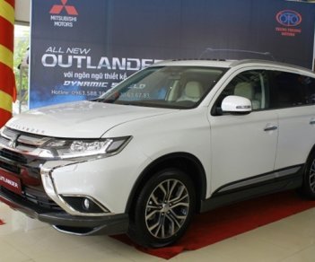 Mitsubishi Stavic 2017 - Bán xe Outlander tại Đà Nẵng, giao xe ngay, xe đủ màu, thủ tục nhanh chóng, hỗ trợ vay. LH Quang: 0905596067