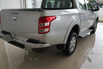 Mitsubishi Triton 2017 - Bán xe Triton số tự động, 1 cầu tại Quảng Nam, thủ tục nhanh chóng, giao xe ngay, hỗ trợ vay lên đến 80%