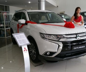 Mitsubishi Stavic 2017 - Bán xe Outlander tại Đà Nẵng, giao xe ngay, xe đủ màu, thủ tục nhanh chóng, hỗ trợ vay. LH Quang: 0905596067